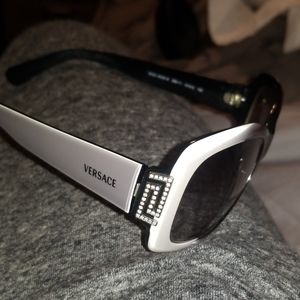Versace Mod: 4046. Orig Box. 100% Authentic